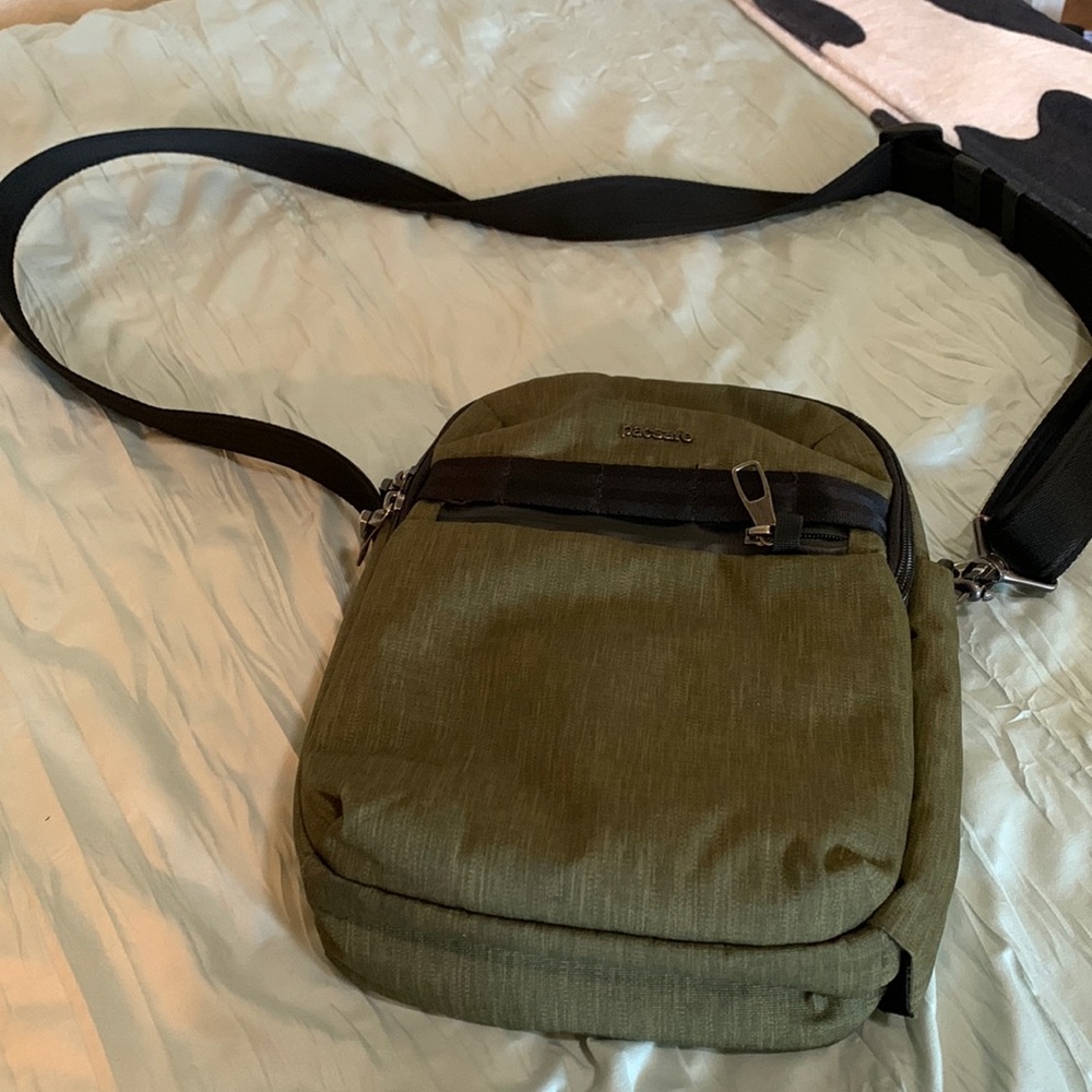 PacSafe purse, in great condition